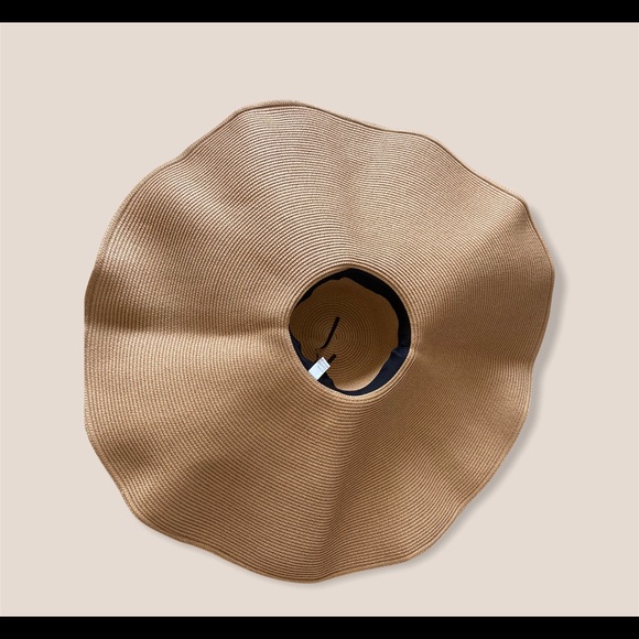 Soooo EXTRA! Large Sombrero Sun Hat 👒 - Picture 4 of 5